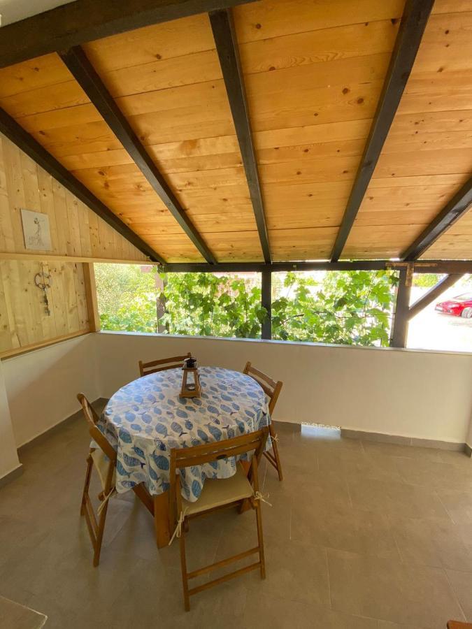 Apartmani Milka Vrsi Exterior photo