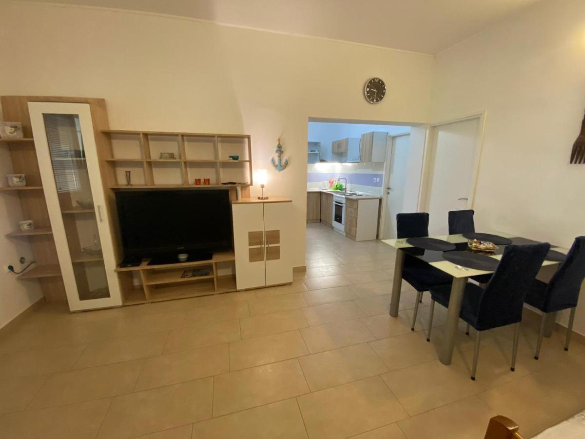Apartmani Milka Vrsi Exterior photo